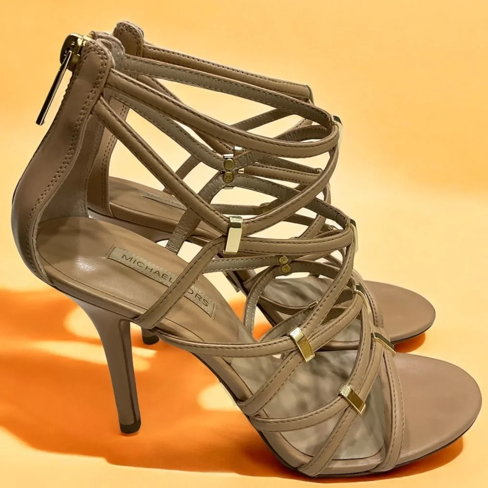 Michael Kors Charlene Strappy Sandals in Nude Leather w/ gold detail Sz 8 / 38.5 - Picture 2 of 15